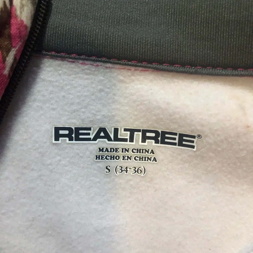 Pink Realtree pull over - Picture 2 of 7